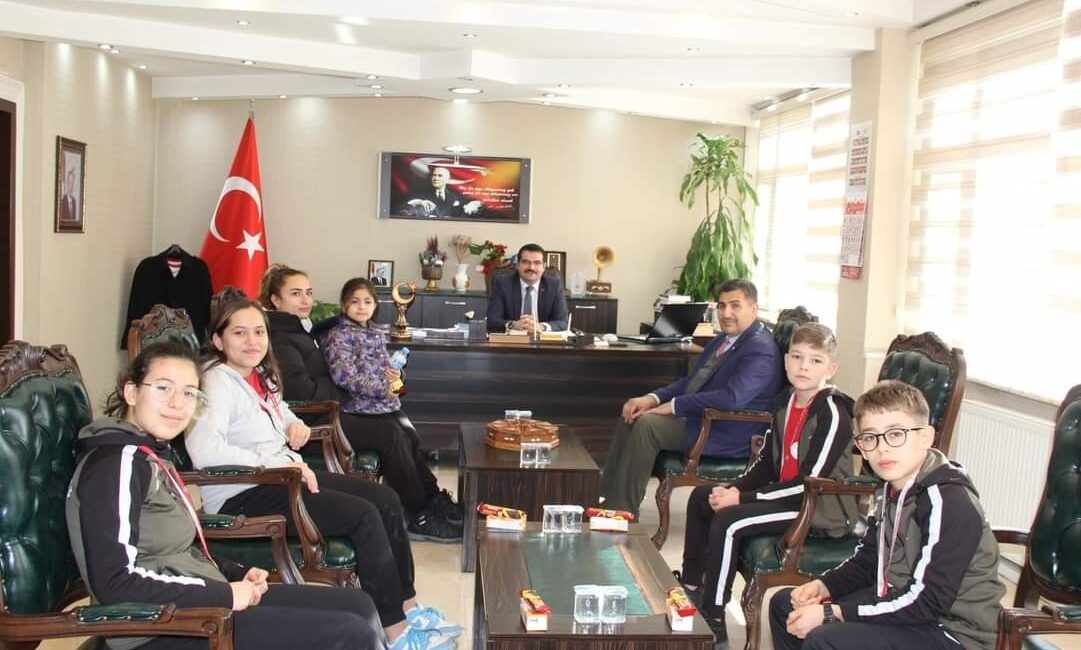 Şuhutlu öğrenciler güreş müsabakalarında derece yaptı Afyonkarahisar’da gerçekleştirilen Okullar Arası Güreş müsabakalarında Şuhutlu öğrenciler dereceye girdi.