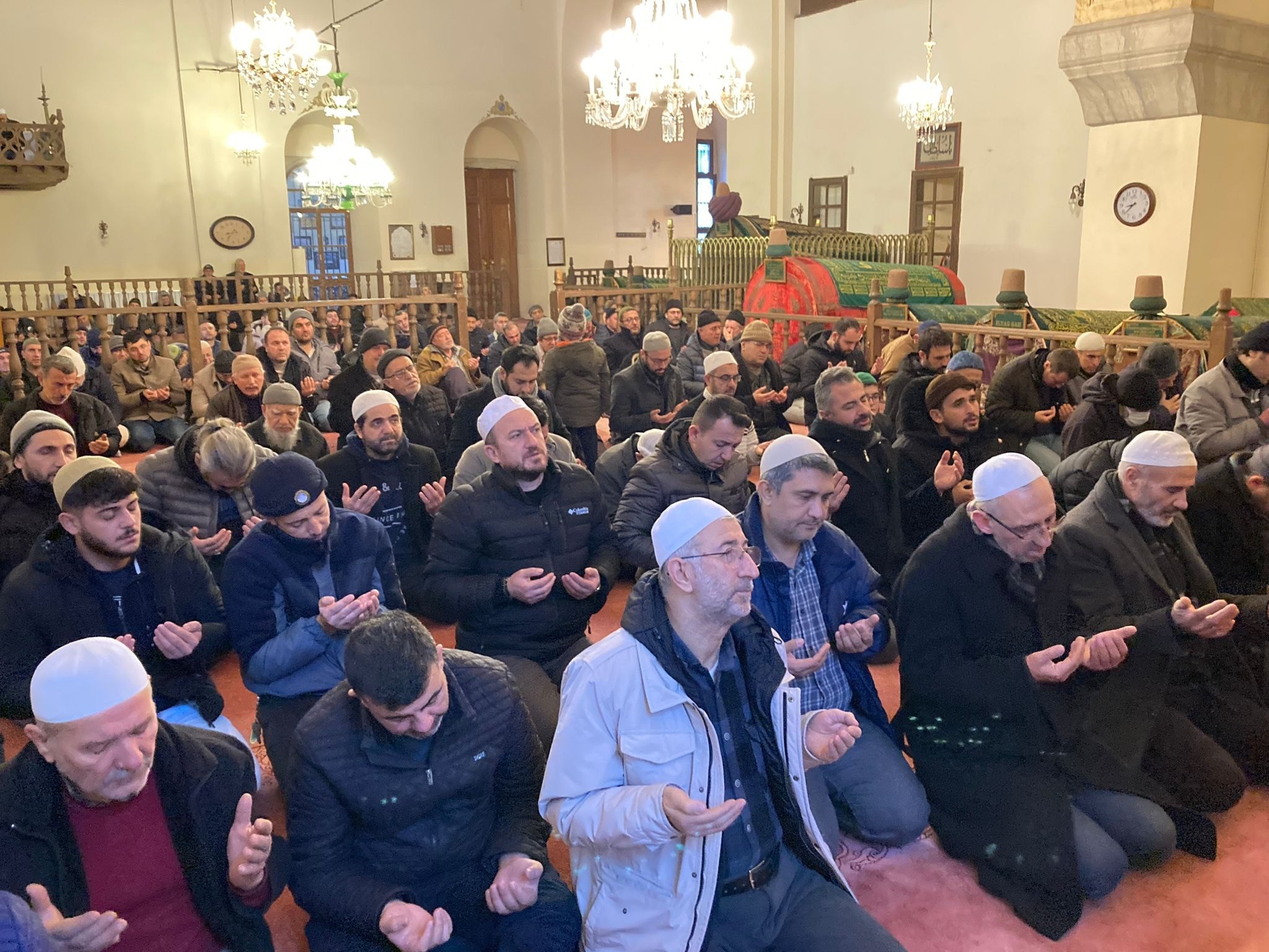 Afyonkarahisar Mevlevi Camii’nde sabah namazında Pençe-Kilit Harekatında şehit olan Mehmetçiklere