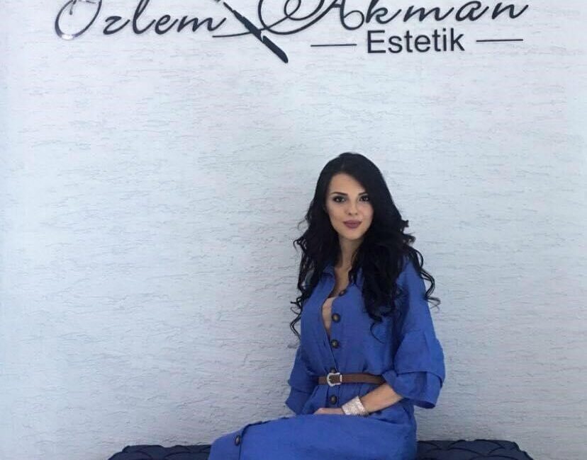 Bursa’nın Nilüfer ilçesinde ünlü şarkıcı Esra Akman’ın kardeşi Özlem Akman,