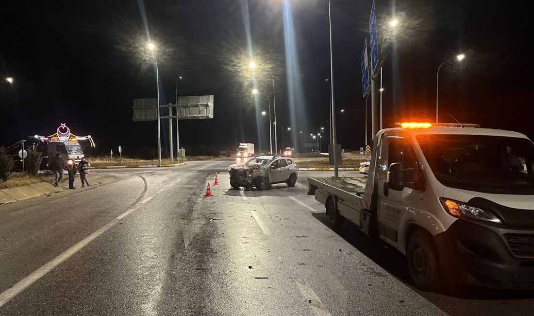Afyonkarahisar’da sollamak istediği tıra yandan çarpan otomobilin sürücüsü ağır yaralandı.