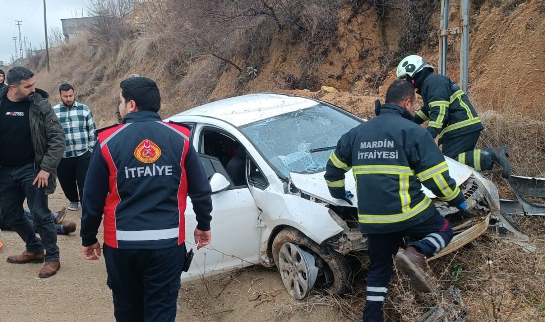 Mardin’de kontrolden çıkan otomobilin şarampole uçması sonucu biri çocuk 4