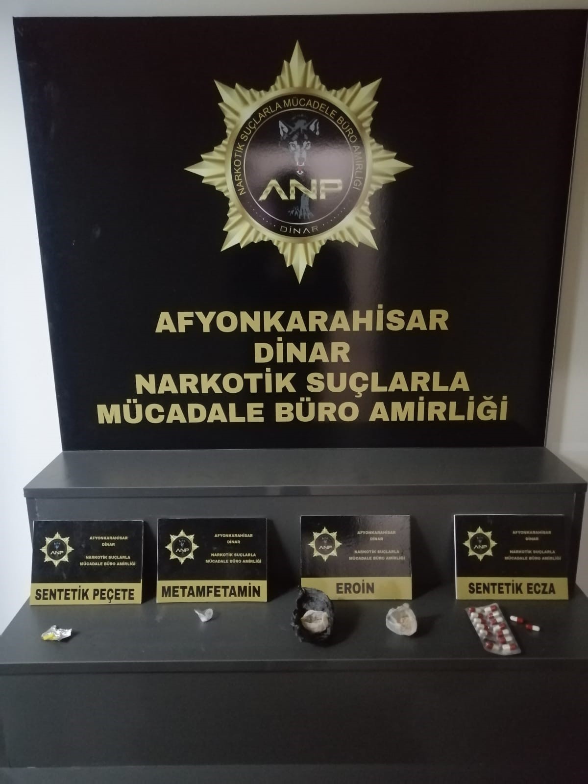 Afyonkarahisar’da polis tarafından uyuşturucu maddeler ile yakalanan 3 kişiden biri