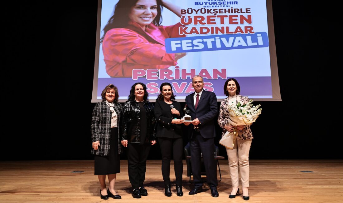Büyükşehir Belediyesinin gerçekleştirdiği Büyükşehirle Üreten Kadınlar Festivalinin onur konuğu olan