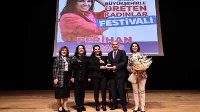 Büyükşehir Belediyesinin gerçekleştirdiği Büyükşehirle Üreten Kadınlar Festivalinin onur konuğu olan