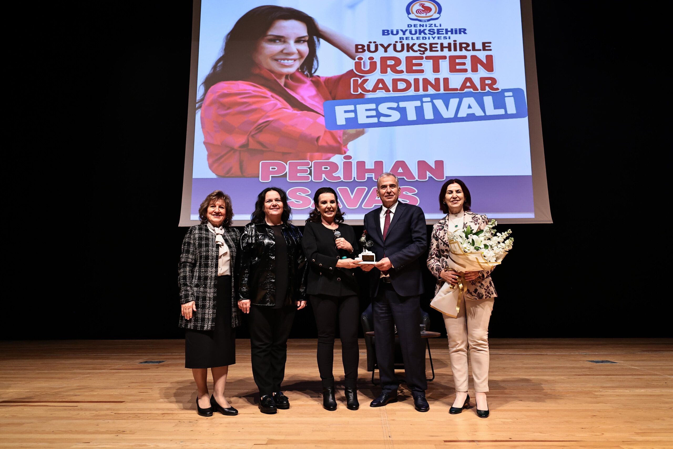 Büyükşehir Belediyesinin gerçekleştirdiği Büyükşehirle Üreten Kadınlar Festivalinin onur konuğu olan