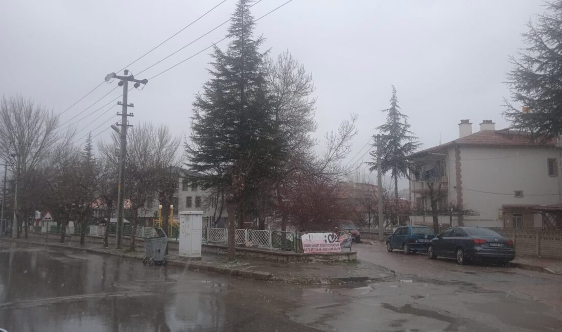 Afyonkarahisar’da aylardır beklenen kar sonunda yağmaya başladı!