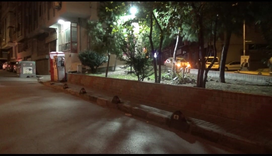 İzmir’in Karabağlar ilçesinde çıkan kavgada bir kişinin göğsünden bıçaklanarak hayatını
