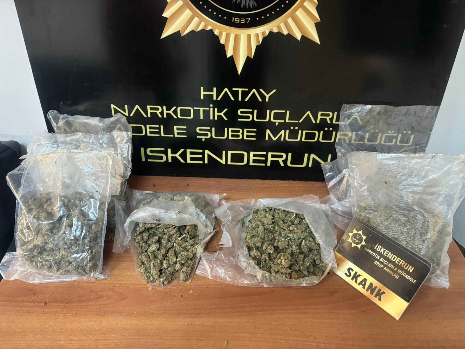 Hatay emniyet güçleri ekipleri tarafından yapılan çalışmalarda 9 kilo 300