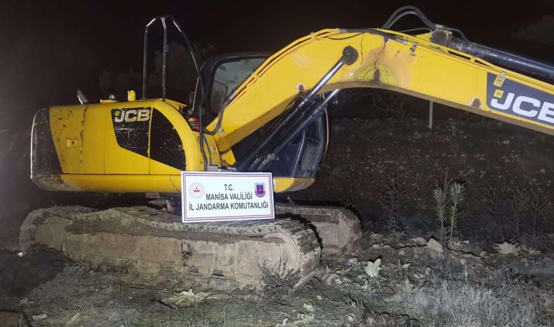 Manisa’nın Alaşehir ilçesinde akşam saatlerinde iş makinesi ile bir arazide