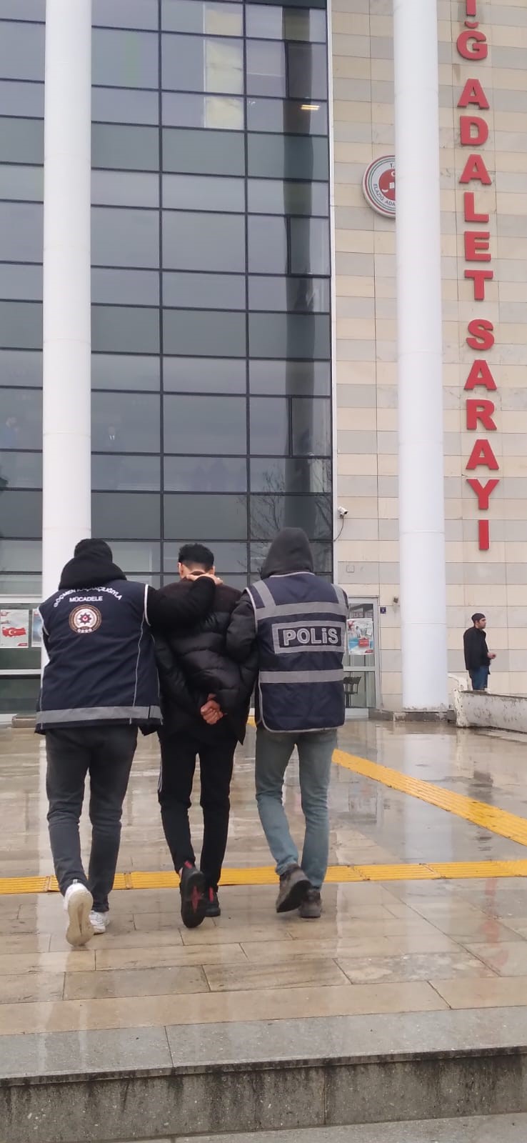Elazığ’da polis ekiplerince düzenlenen düzensiz göçmen operasyonunda yakalanan 1 kişi
