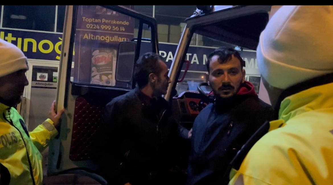 Bursa’da uygulama yapan polis ekipleri, trafik canavarlarına geçit vermedi. Denetimleri