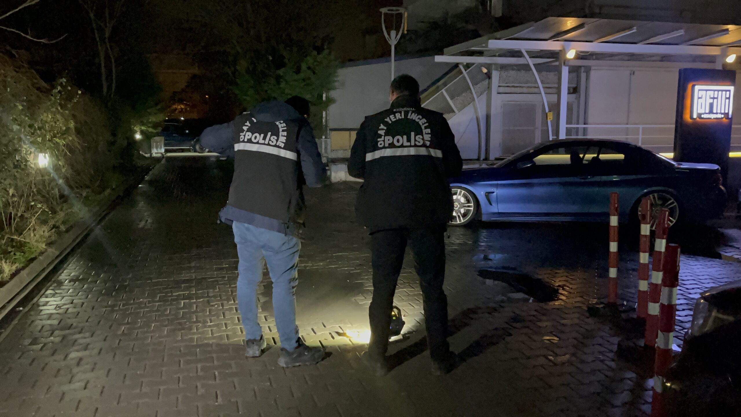 Eskişehir’de eğlence mekânı çıkışında karşılaştığı husumetlisine silahla ateş eden ve