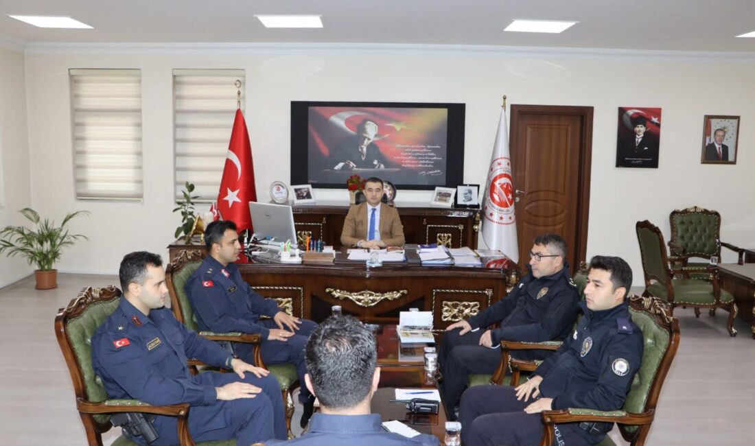 Afyonkarahisar’ın Emirdağ ilçesinde gerçekleştirilen güvenlik ve asayiş toplantısında olumsuzluklara karşın
