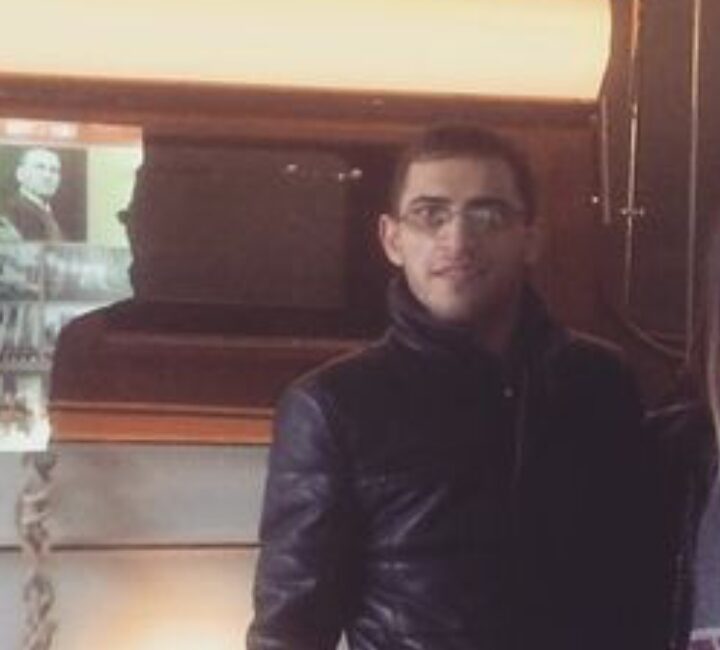 Bursa’nın İnegöl ilçesinde zihinsel engelli bir genç, annesini bıçaklayarak öldürdü.