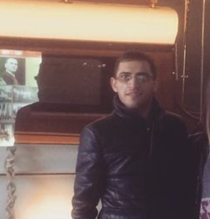 Bursa’nın İnegöl ilçesinde zihinsel engelli bir genç, annesini bıçaklayarak öldürdü.