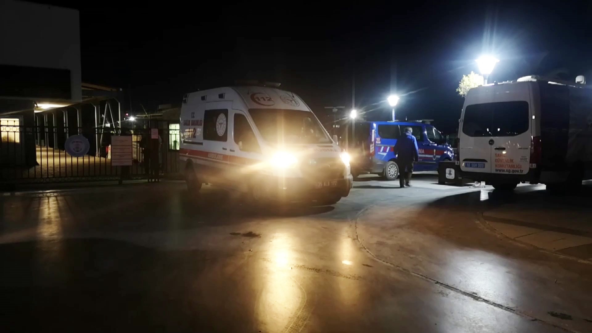 İzmir’in Dikili ilçesi açıklarında balıkçı teknesi battı. Meydana gelen olayda