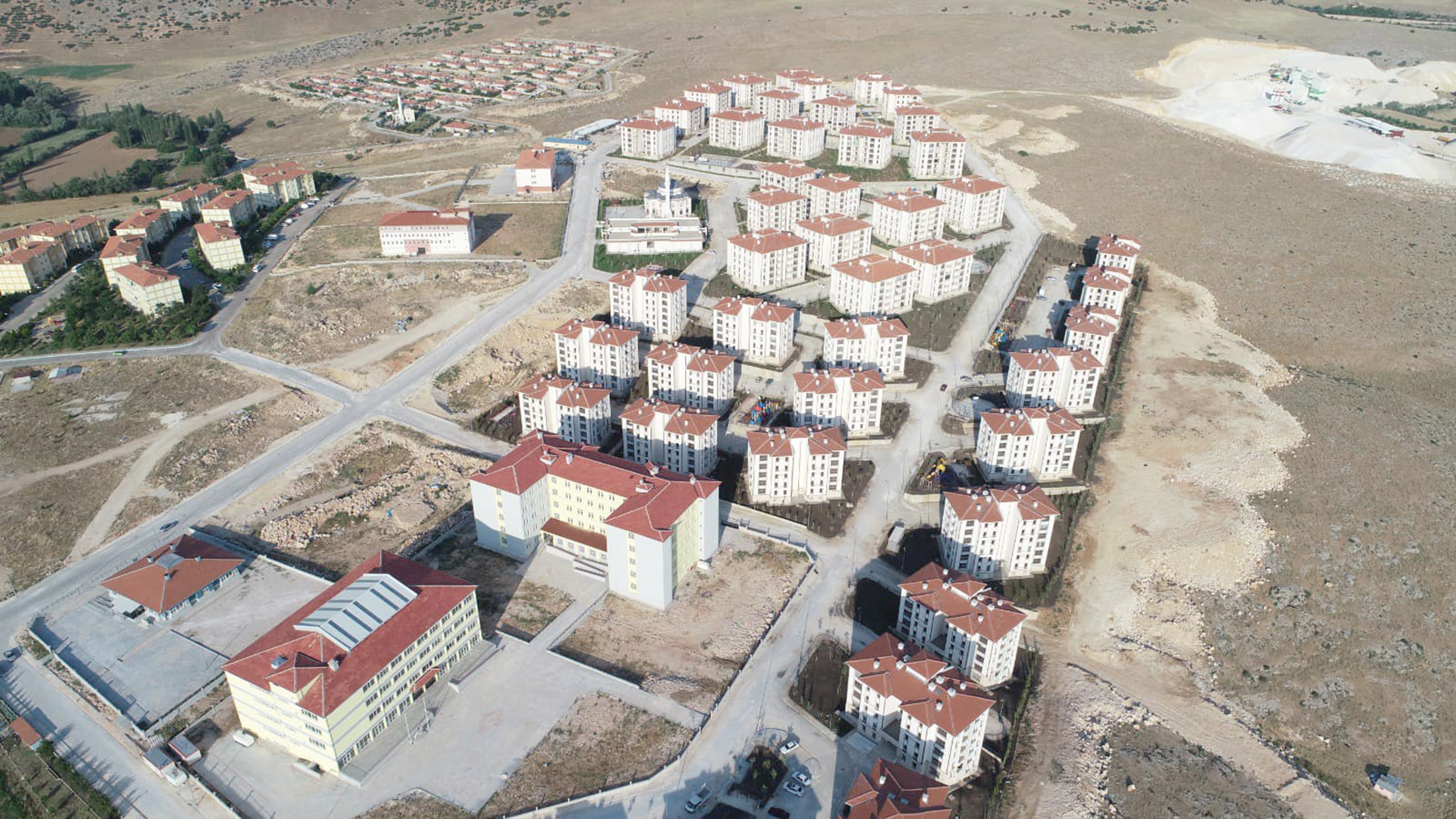 Dinar ilçesinde TOKİ tarafından yapımı tamamlanan konutların 24 Ocak’ta hak