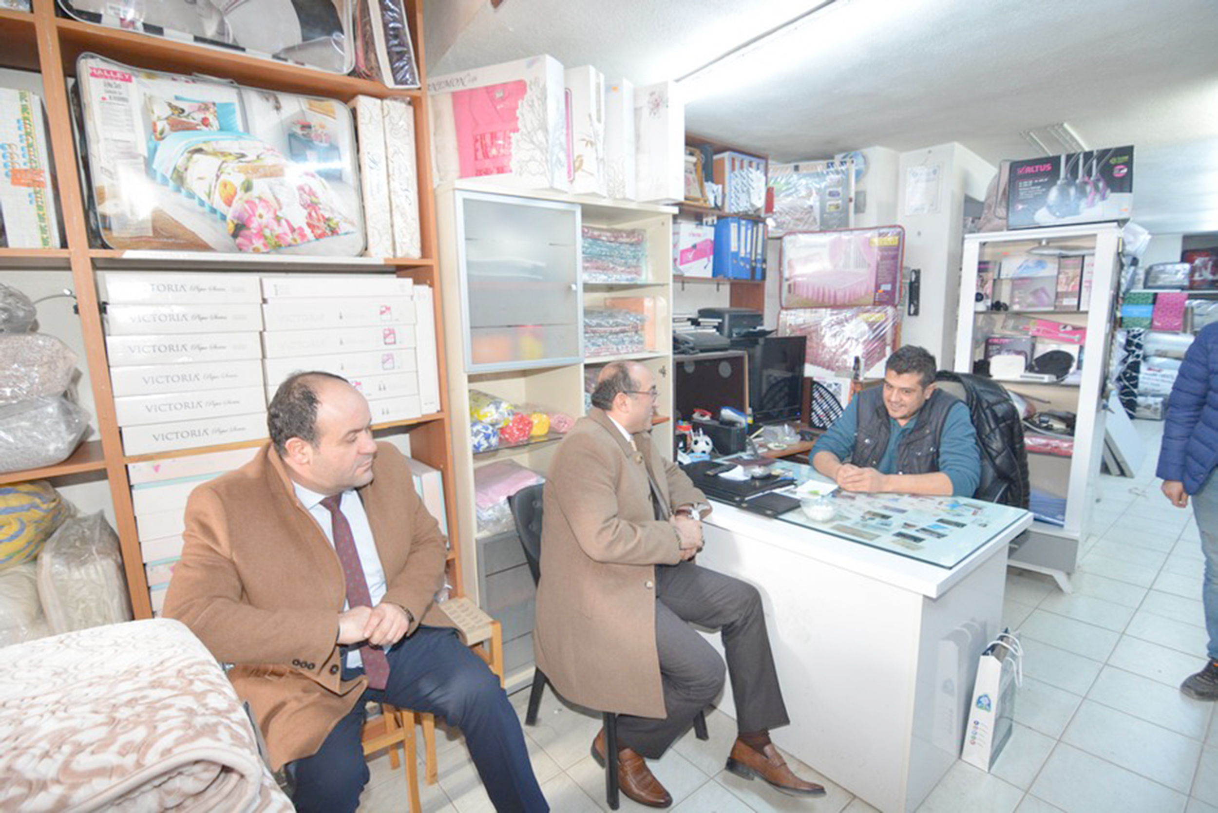 Sandıklı Belediye Başkanı Dr. Mustafa Çöl, vatandaşların zor zamanlarında yanlarında