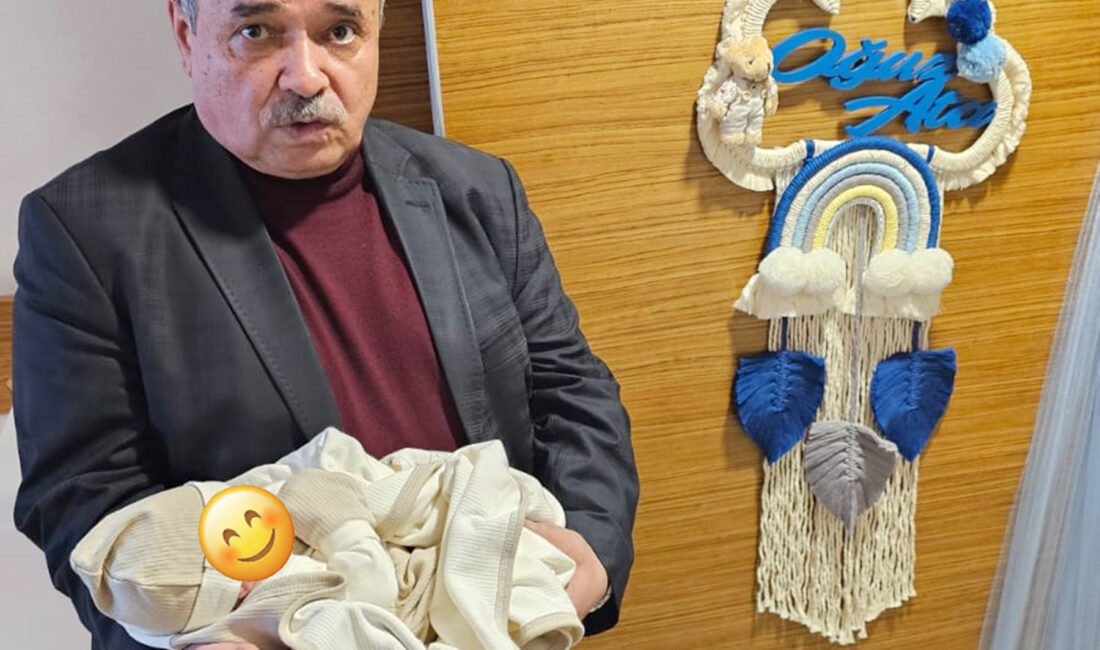 İscehisar Belediye Başkanı Ahmet Şahin, 4.kez dede olarak kızının oğlu