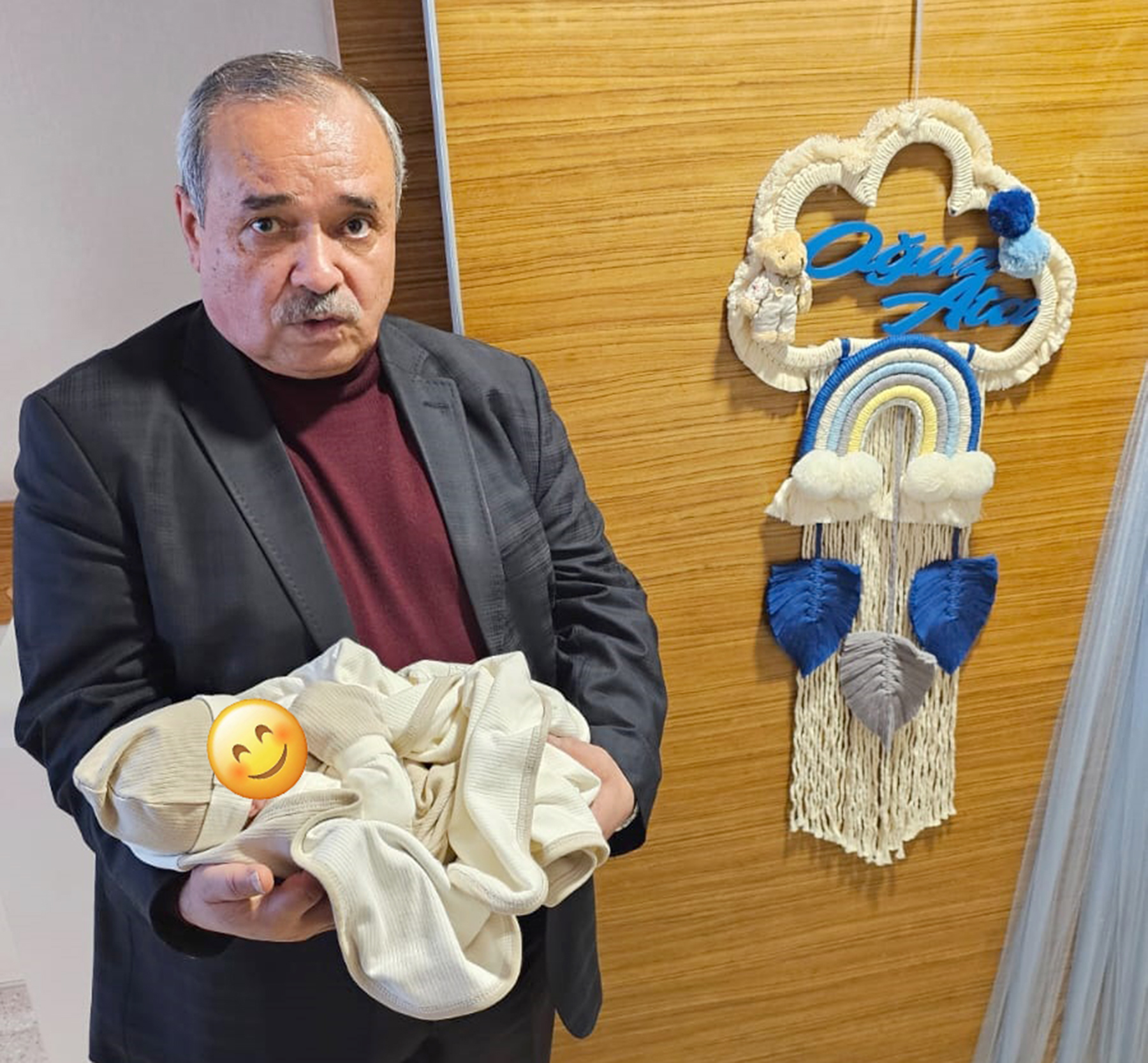 İscehisar Belediye Başkanı Ahmet Şahin, 4.kez dede olarak kızının oğlu