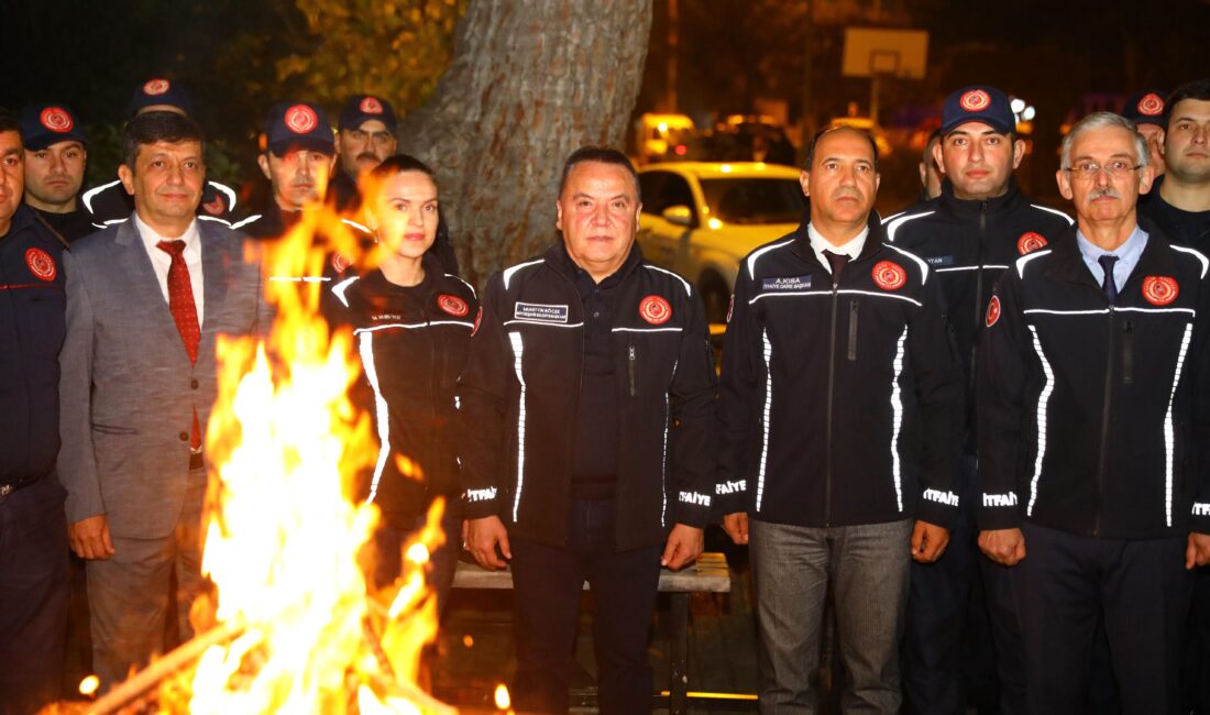 Antalya Büyükşehir Belediye Başkanı Muhittin Böcek, 2024 yılını itfaiye ekipleriyle