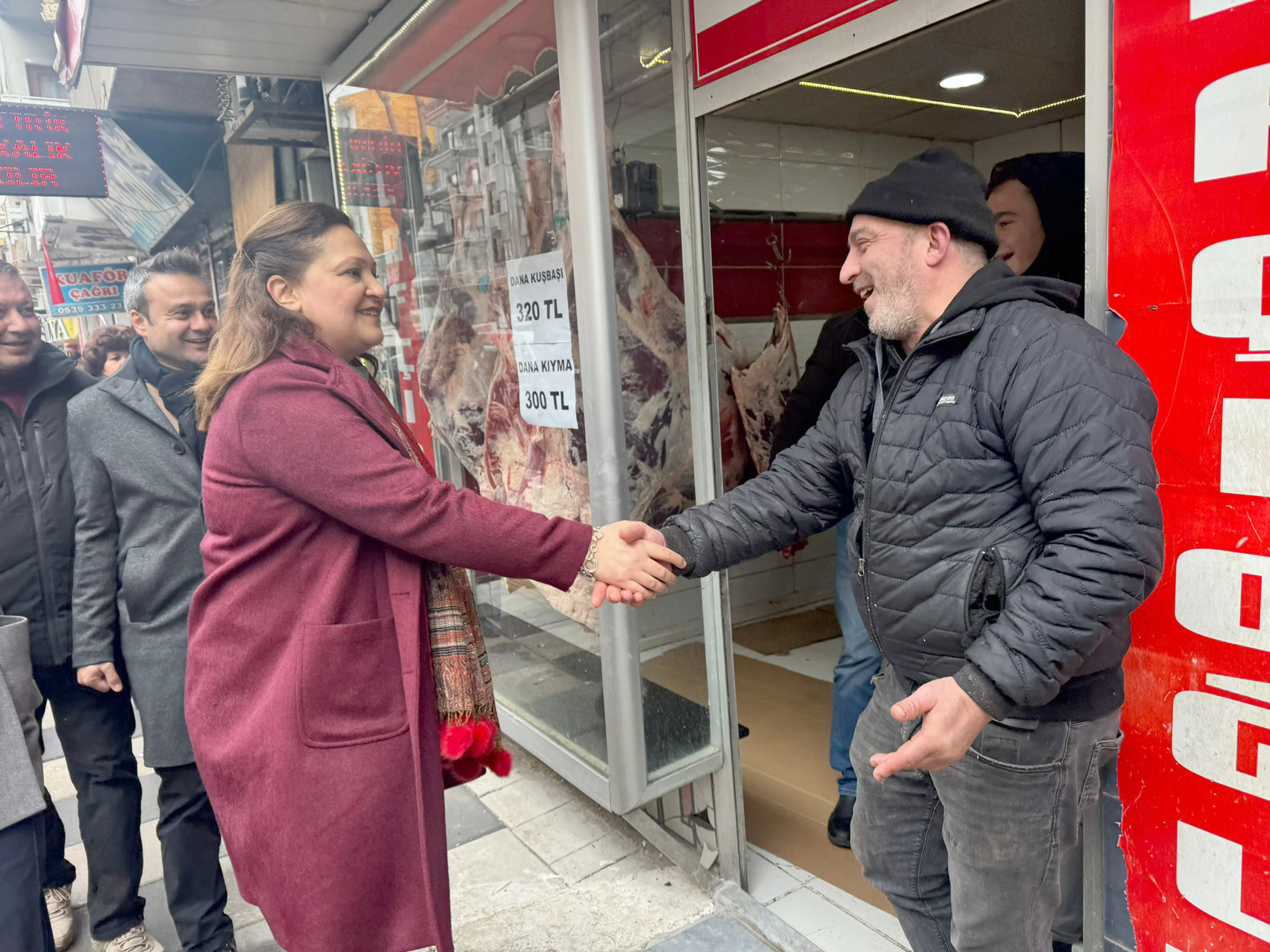 CHP Afyonkarahisar Belediye Başkan Adayı Av. Burcu Köksal, kendisini hemşehrilerine