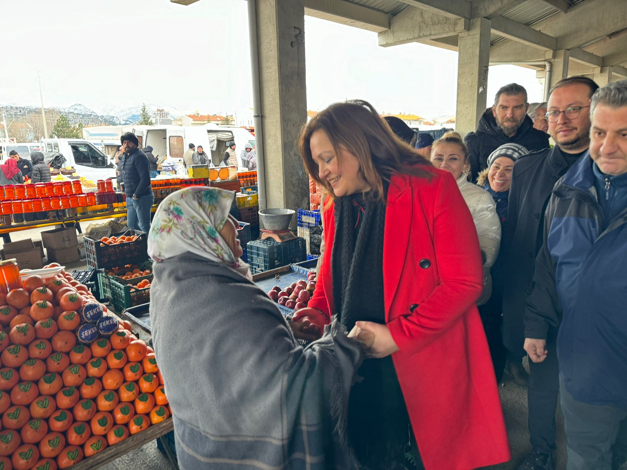 CHP Afyonkarahisar Belediye Başkan Adayı Av. Burcu Köksal, Uydukent pazar
