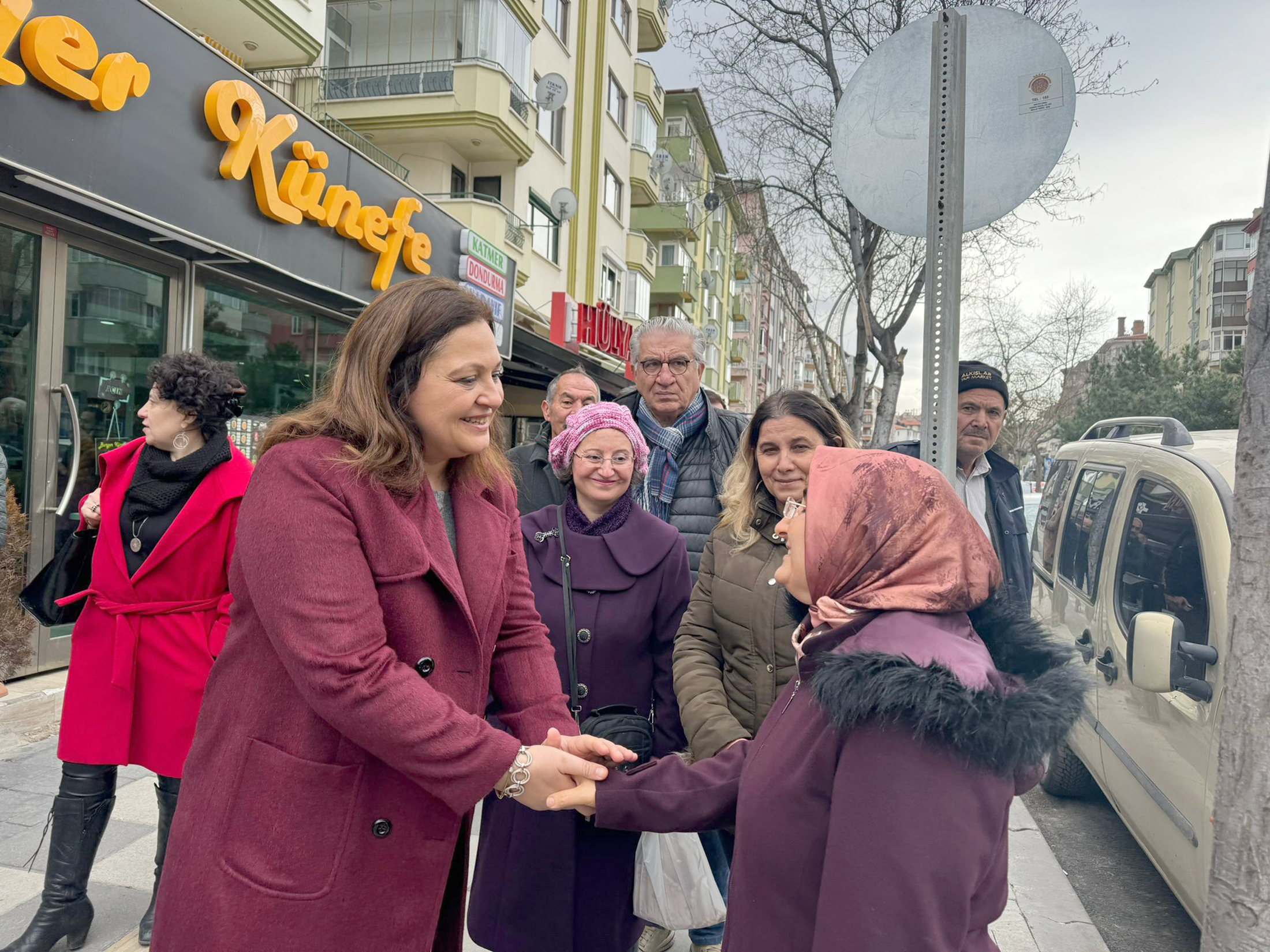 Afyonkarahisar’da esnaf ve vatandaşlarla bir araya gelen CHP Grup Başkanvekili