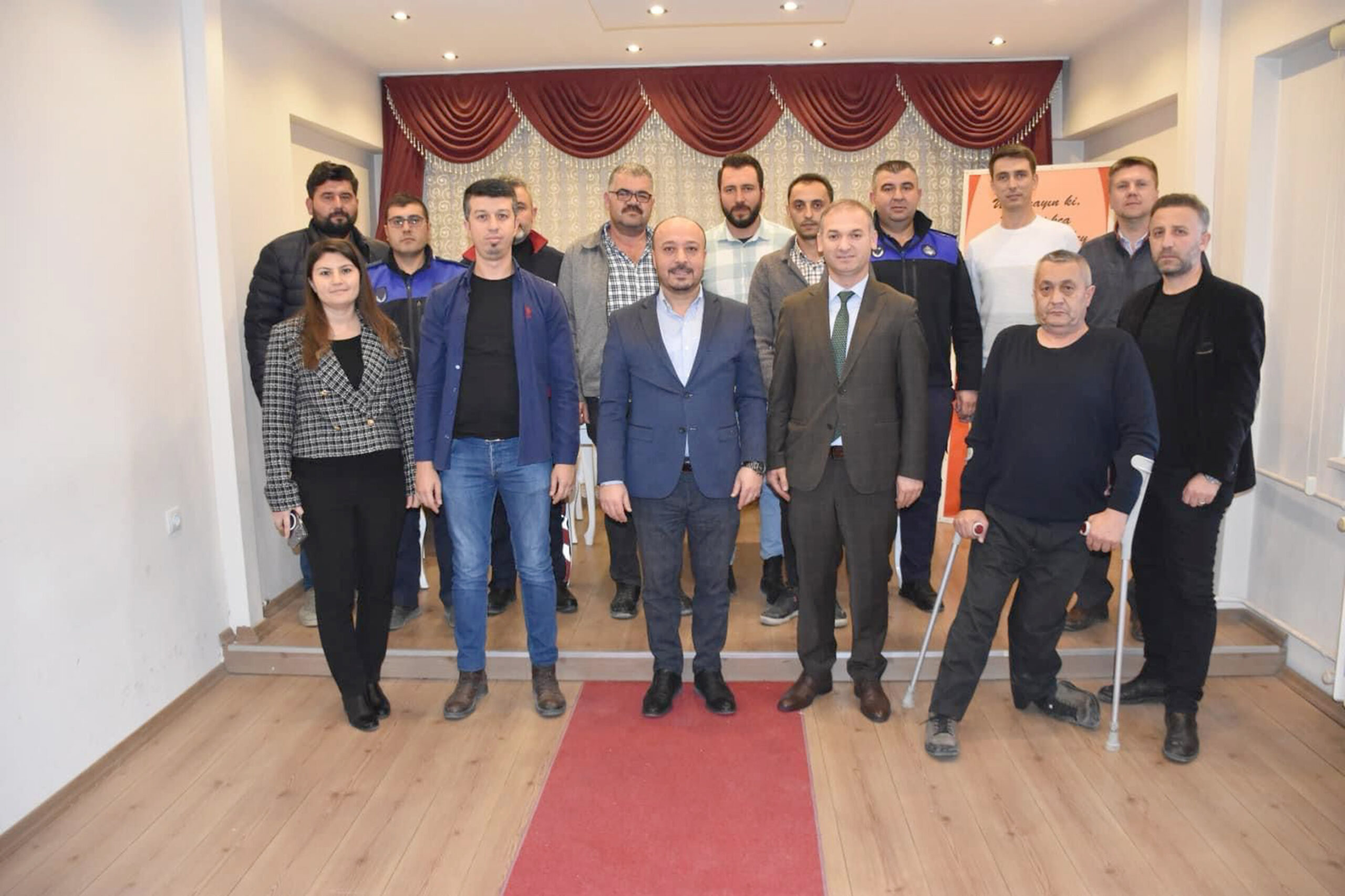 Dazkırı Belediye Başkanı İsmail Taylan, Dazkırı Belediyesi’ndeki memurların sözleşmesini imzalayarak