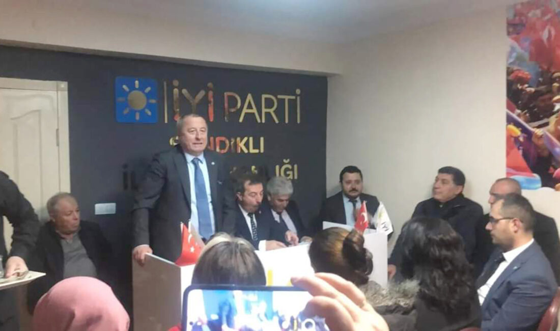 Genel Başkan Yardımcısı Hakan Şeref Olgun Sandıklı’da teşkilatla buluştu. Olgun