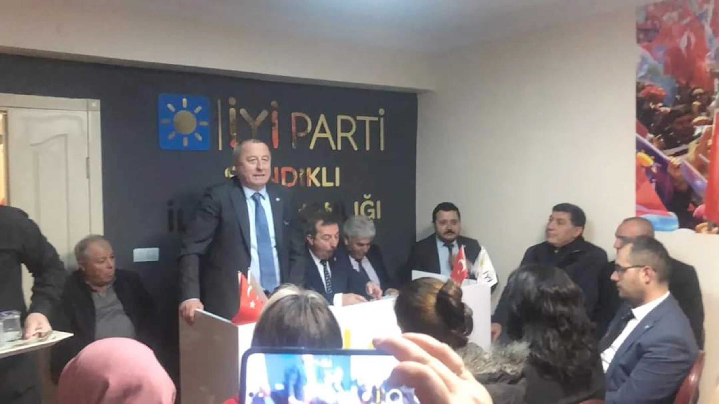 Genel Başkan Yardımcısı Hakan Şeref Olgun Sandıklı’da teşkilatla buluştu. Olgun