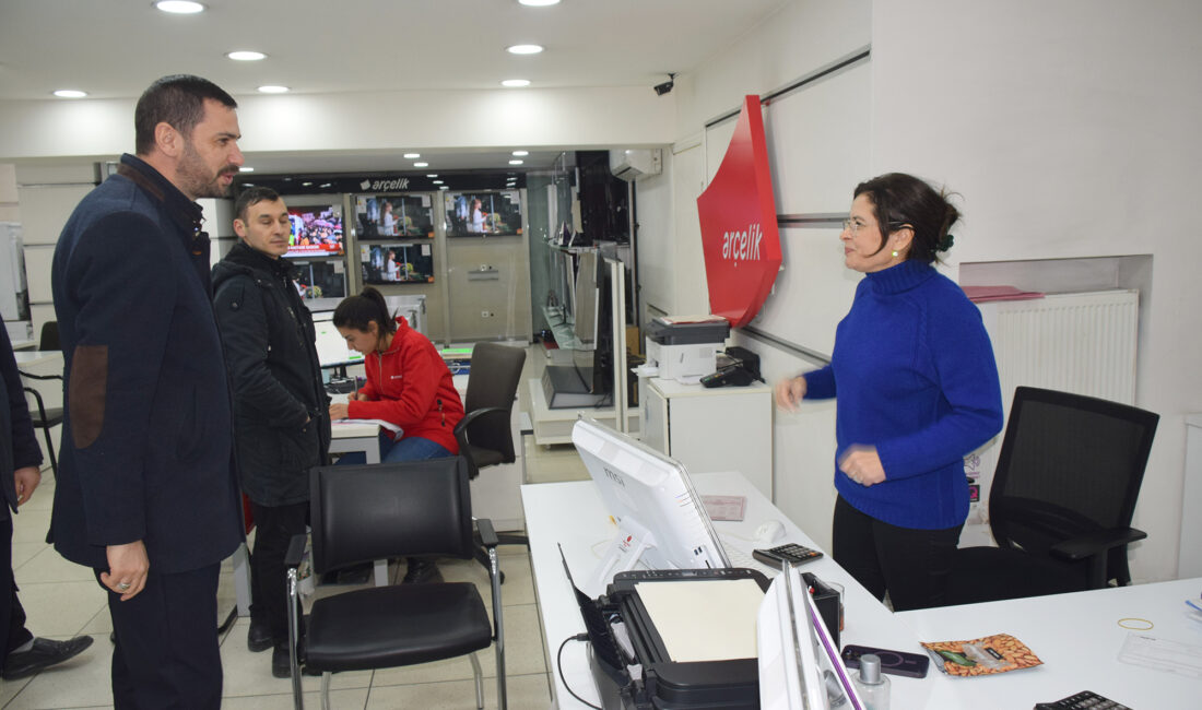 Afyonkarahisar’da esnafları ziyaret eden İYİ Parti Afyonkarahisar Belediye Başkan adayı