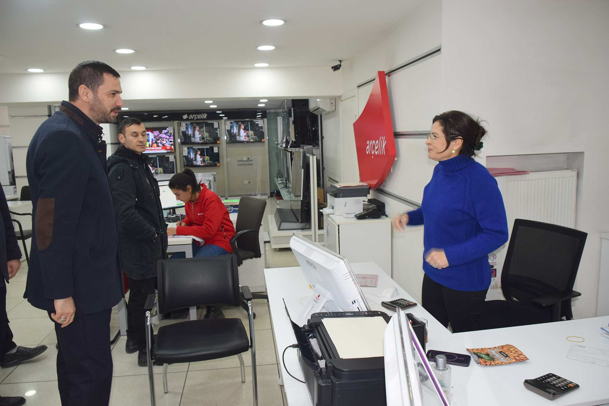 Afyonkarahisar’da esnafları ziyaret eden İYİ Parti Afyonkarahisar Belediye Başkan adayı