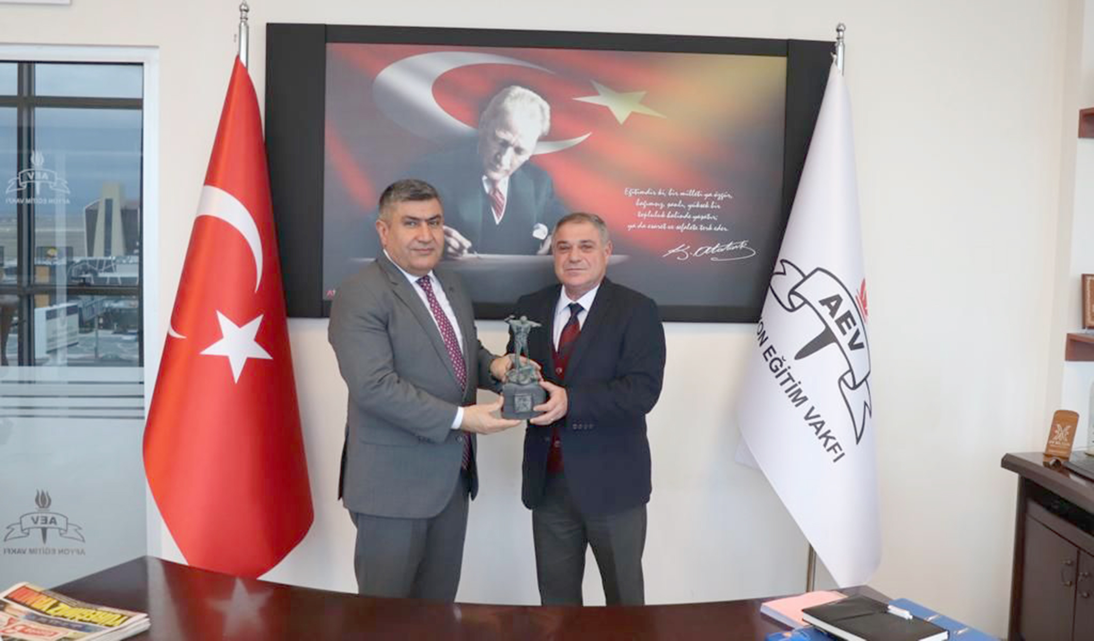 Afyon Eğitim Vakfı Genel Sekreteri Murat Diker’i ziyaret eden İl