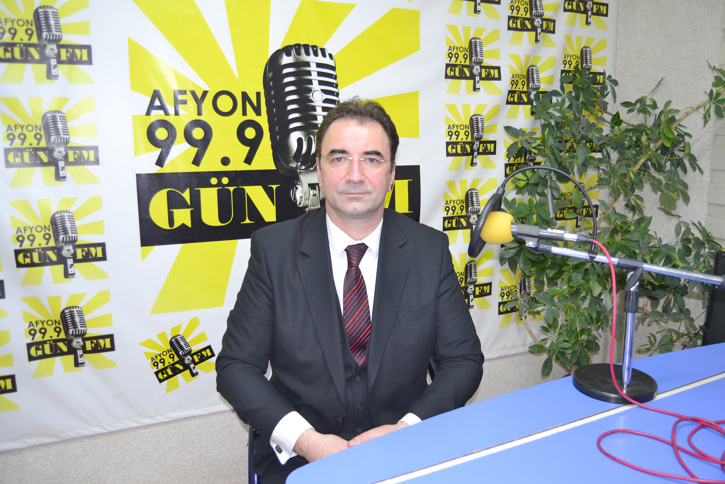 Gün Fm’e konuk olan MHP Afyonkarahisar Belediye Başkan adayı Sezer