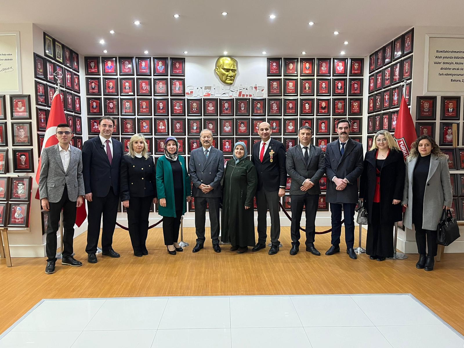MHP Afyonkarahisar Belediye Başkan Adayı Sezer Küçükkurt, şehit aileleri ve