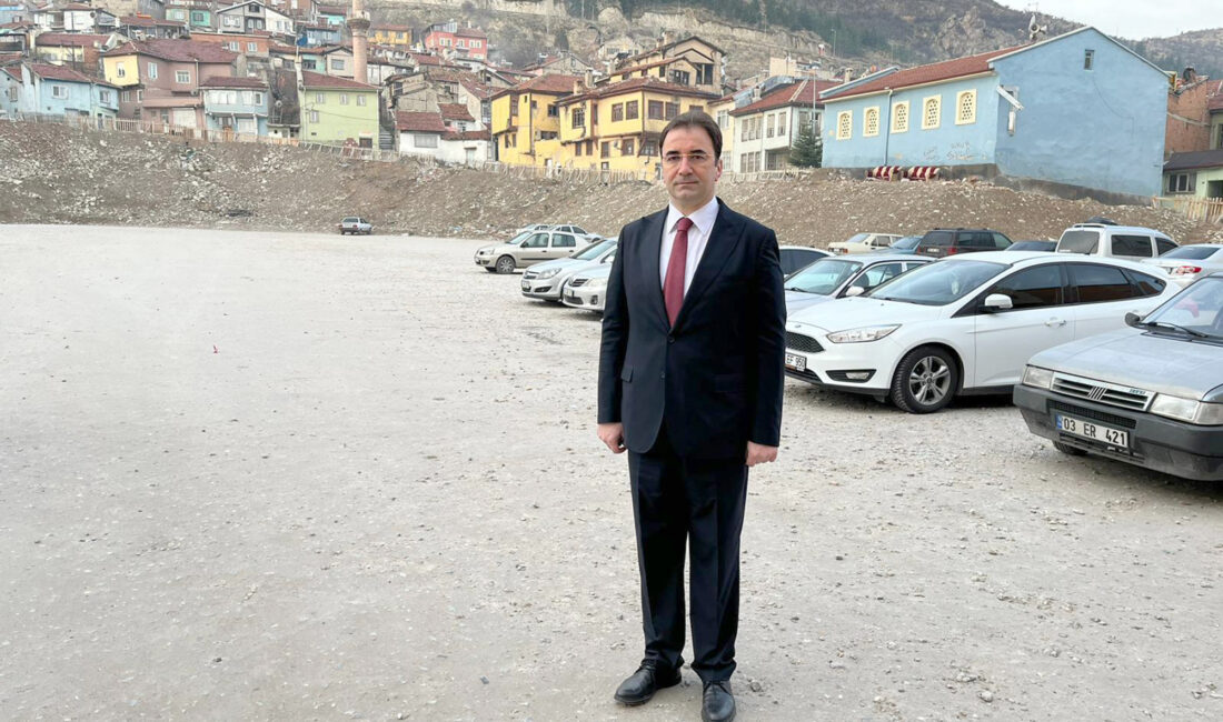 MHP Afyonkarahisar Belediye Başkan Adayı Sezer Küçükkurt, şehir merkezinin en