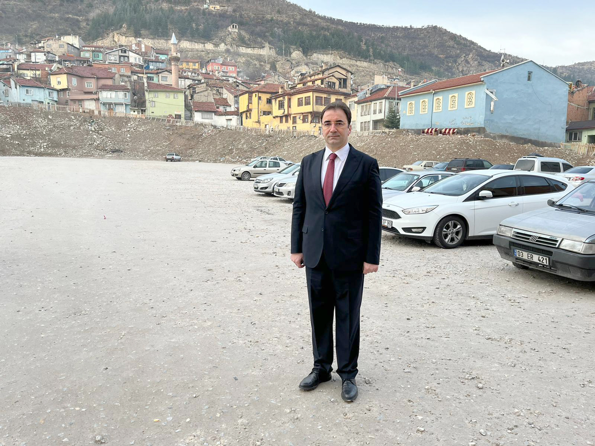 MHP Afyonkarahisar Belediye Başkan Adayı Sezer Küçükkurt, şehir merkezinin en