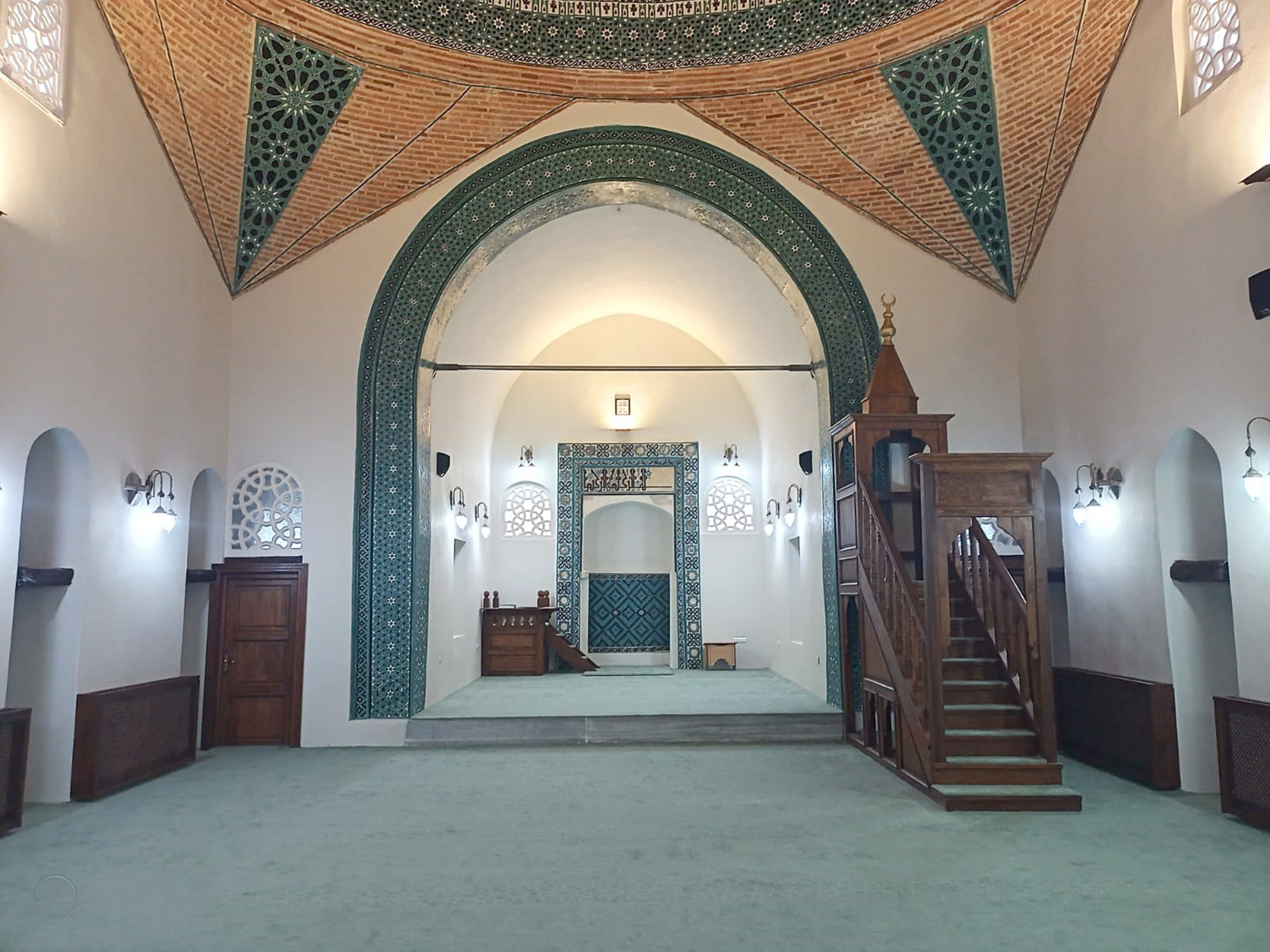 Afyonkarahisar’ın Çay ilçesinde restorasyonu tamamlanan tarihi “Taş Cami” ibadete açıldı.