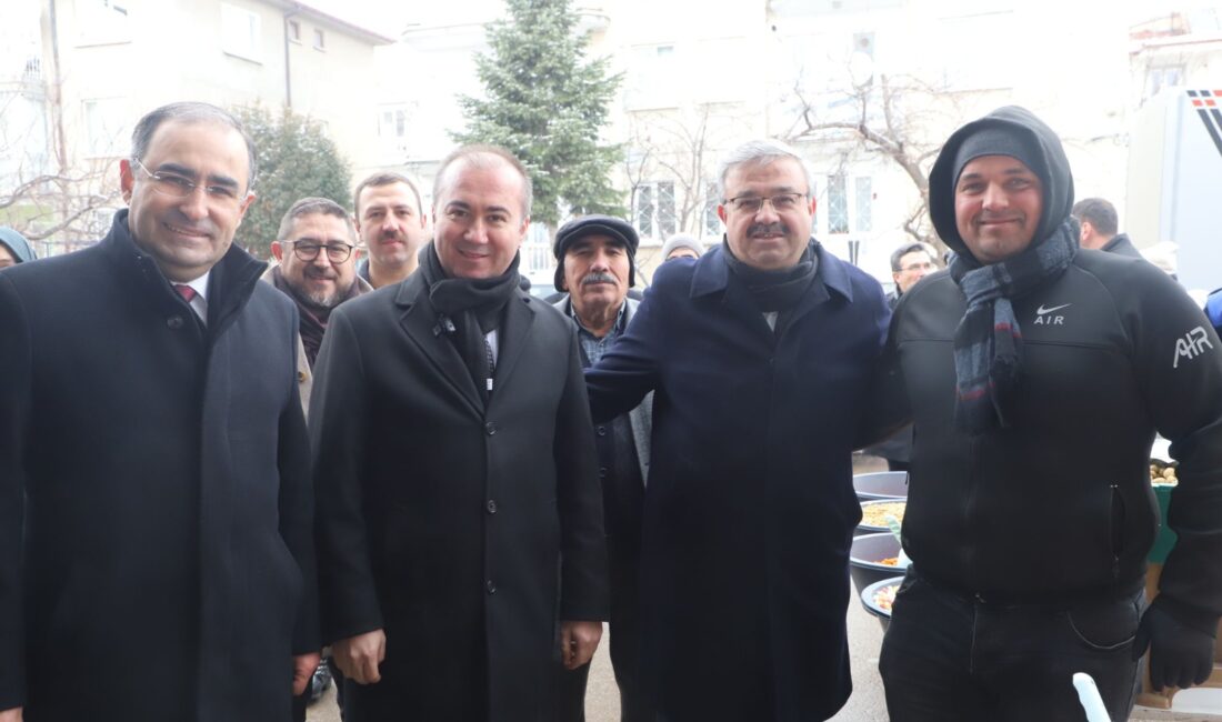 AK Parti Afyonkarahisar Belediye Başkan Adayı Hüseyin Ceylan Uluçay, sabahın