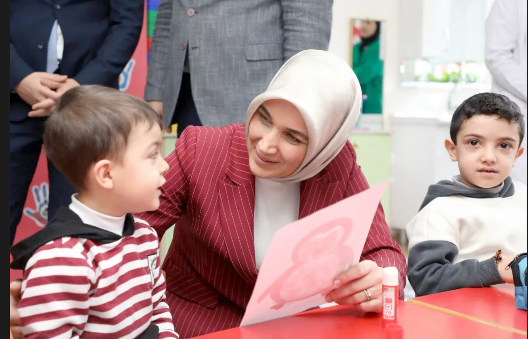 Çay ilçesi Vali Ahmet Özyurt İlkokulu’nda okuma yazmayı öğrenen miniklerin