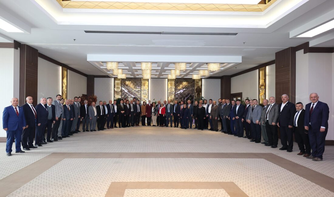 Vali Doç. Dr. Kübra Güran Yiğitbaşı, İl Genel Meclisi üyeleriyle