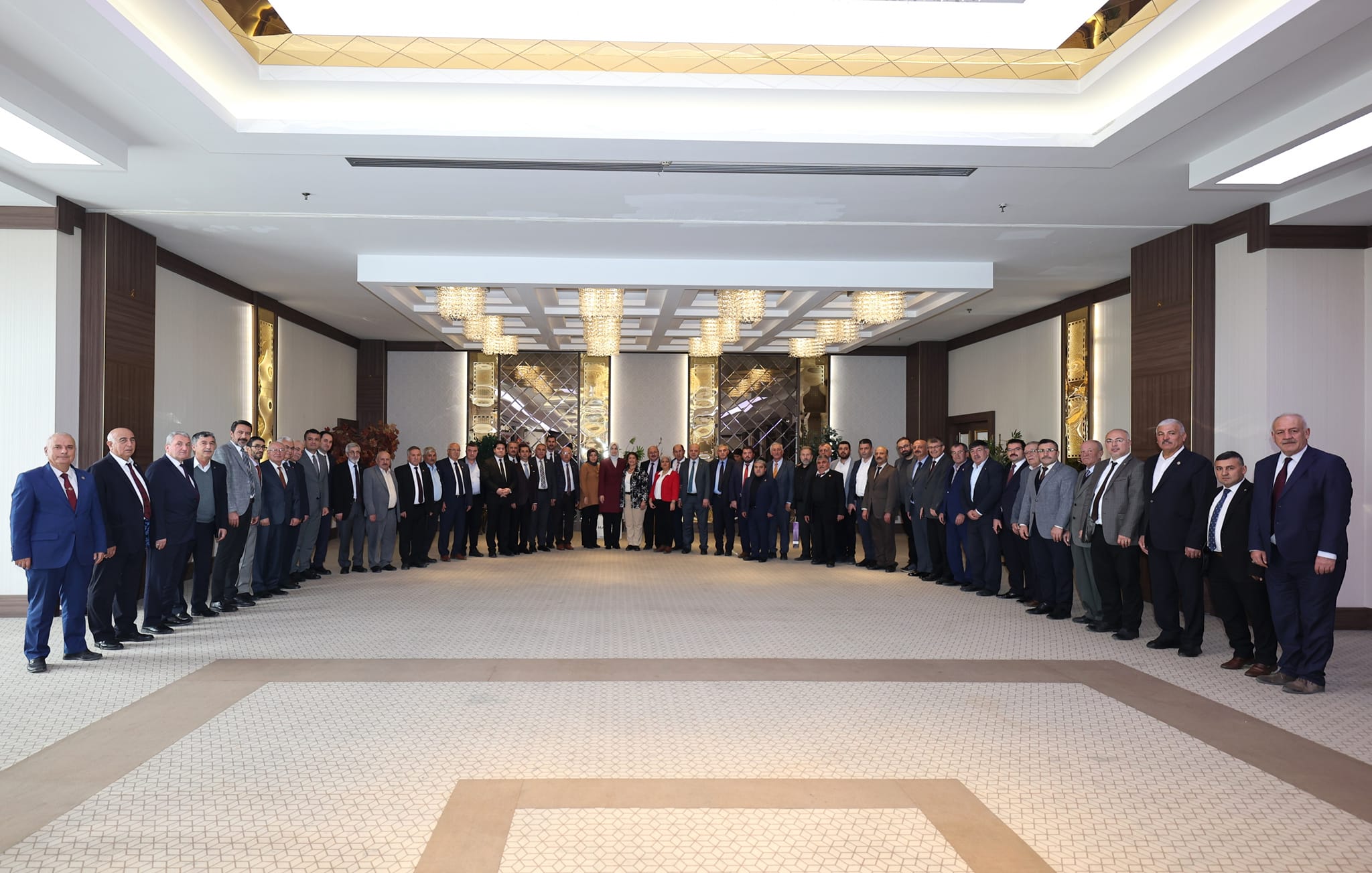 Vali Doç. Dr. Kübra Güran Yiğitbaşı, İl Genel Meclisi üyeleriyle