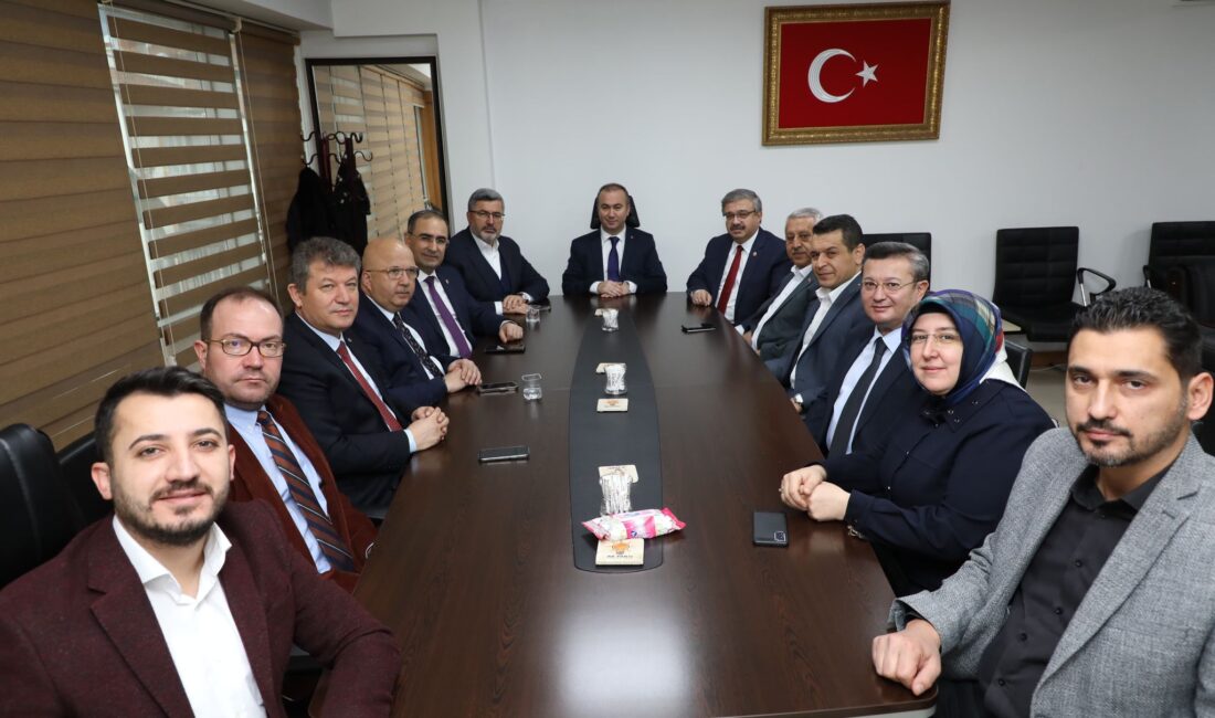 “Nefislerini bir kenara bırakarak omuz omuza çalışacaklar” AK Parti Afyonkarahisar