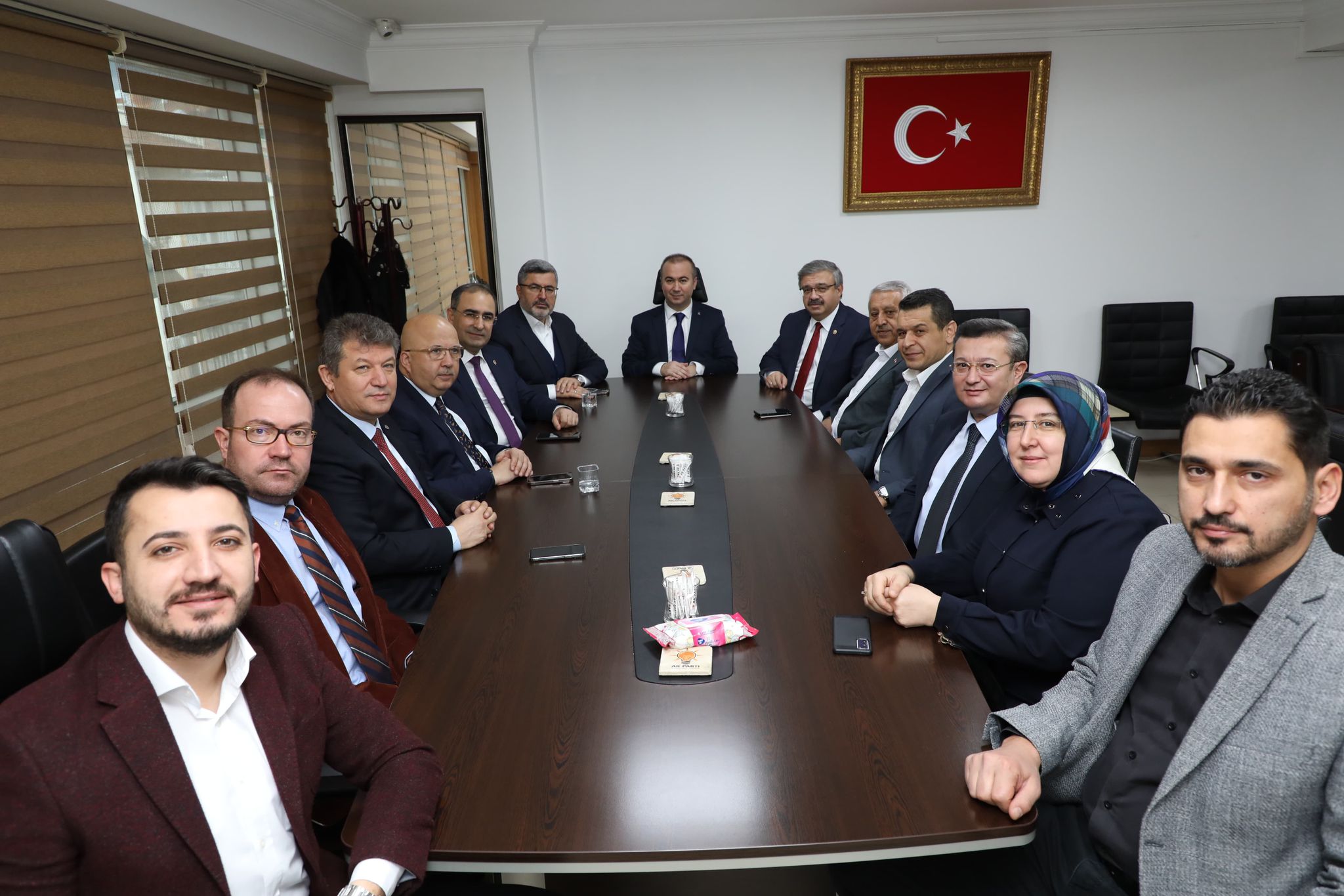 “Nefislerini bir kenara bırakarak omuz omuza çalışacaklar” AK Parti Afyonkarahisar