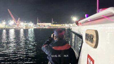 SAHİL Güvenlik Antalya Grup Komutanlığı ekipleri, Antalya Limanı’nda  denizi kirtelen