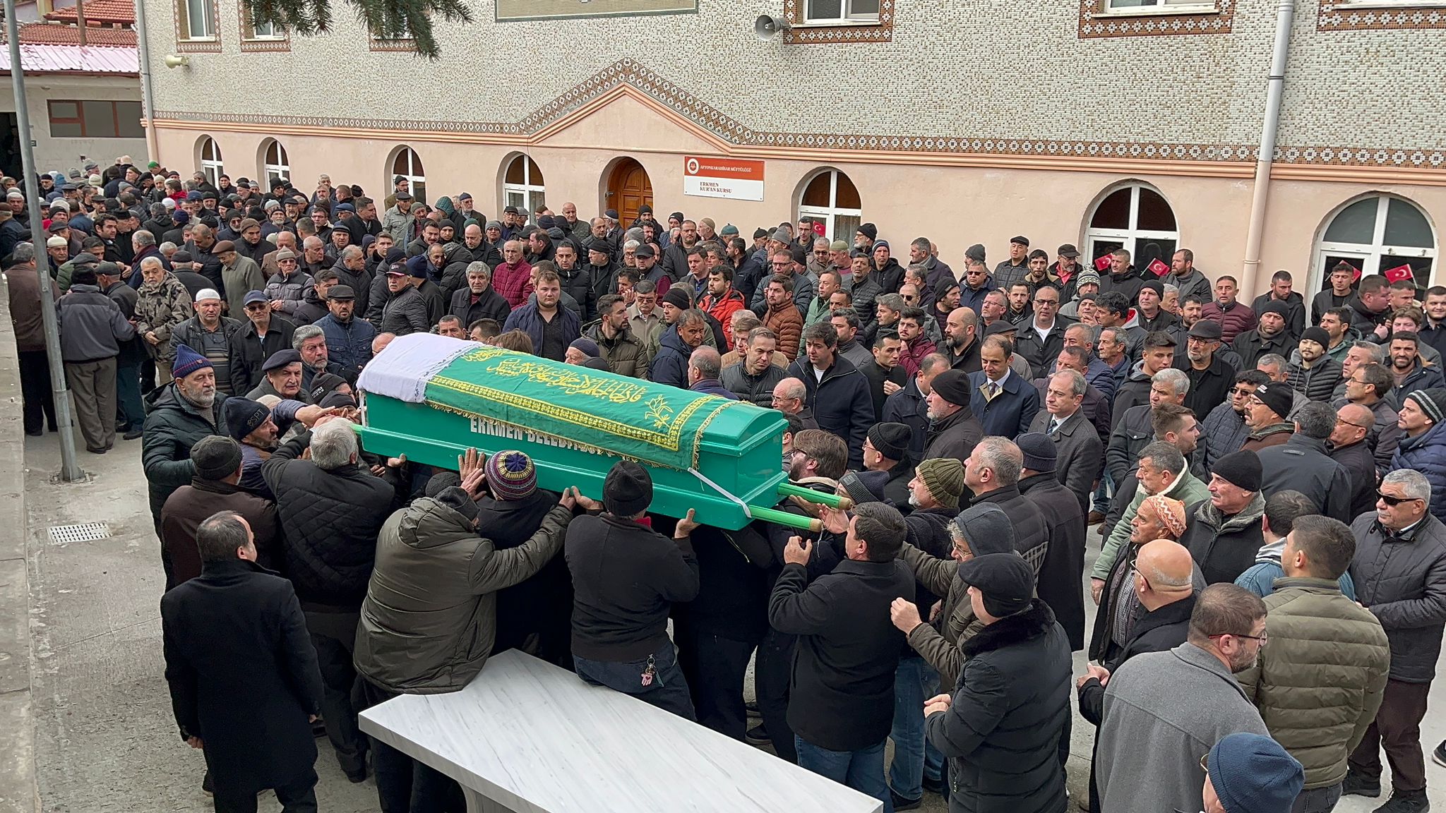 Hüseyin Çavdar’ın muhterem annesi Asiya Çavdar’ın cenazesi cuma namazına müteakip