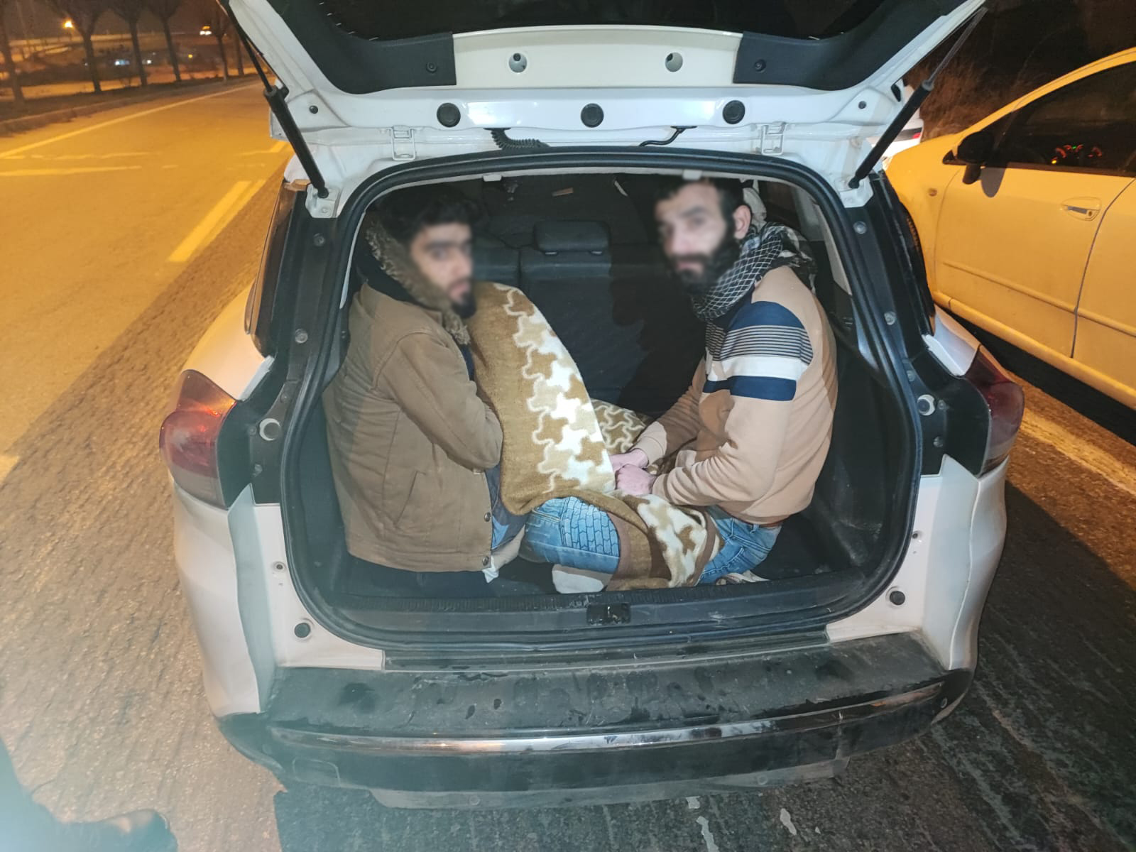 Afyonkarahisar’da güvenlik güçleri göçmen kaçakçılığının önlenmesi ve düzensiz göçmenlerin yakalanmasına