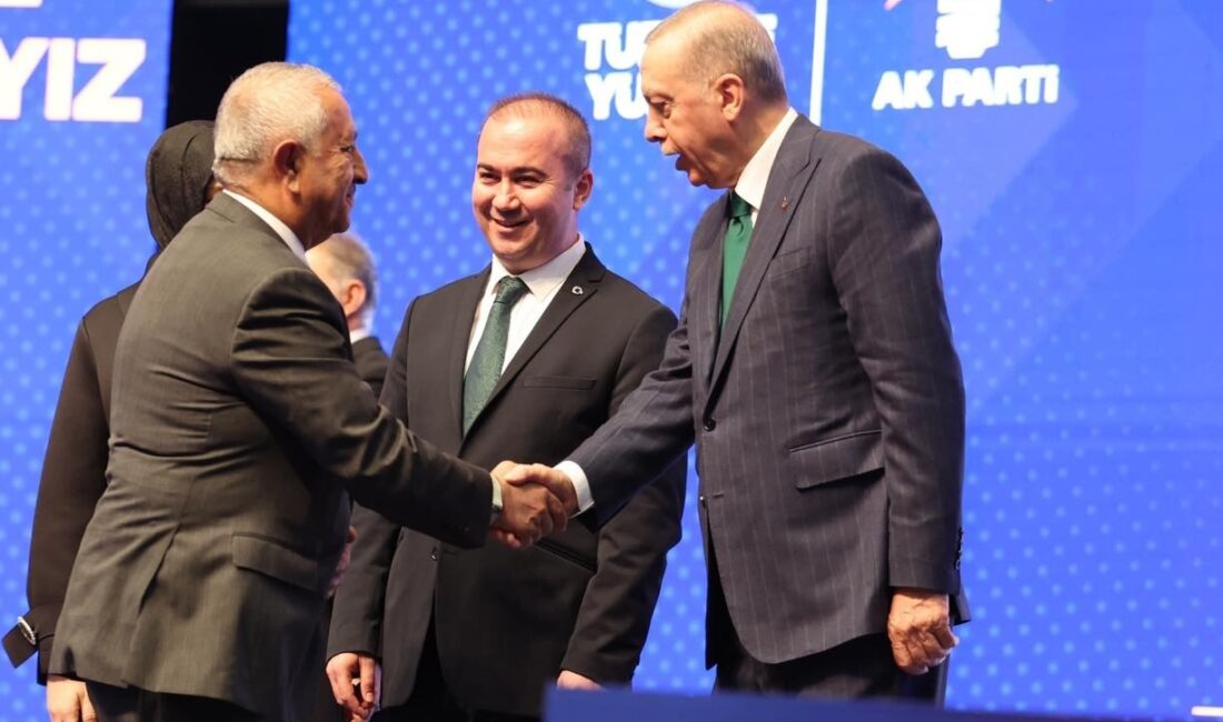 Ankara’da düzenlenen AK Parti Belediye Başkan adayları tanıtım toplantısına katılan
