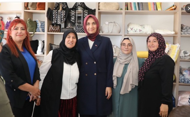 Afyonkarahisar’da Vali Kübra Güran Yiğitbaşı’nın katılımıyla Olgunlaşma Enstitüsü’nde (Selçuk Mahallesi